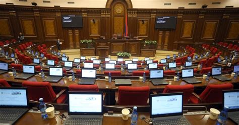ՔՊ-ականները լքում են Ազգային ժողովը՝ նախագահի պաշտոնից հրաժարվելուց հետո